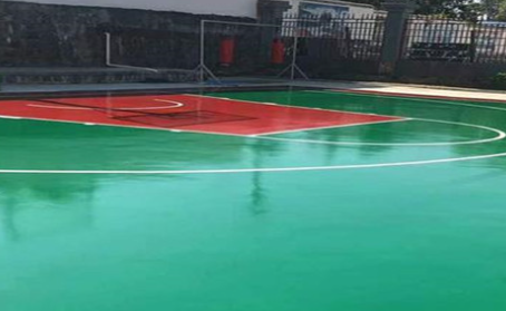 南岸篮球场翻新地面